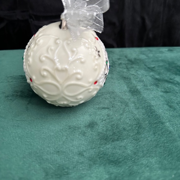 Holiday, 2003 Ceramic Christmas ball with bow - Picture 2 of 5